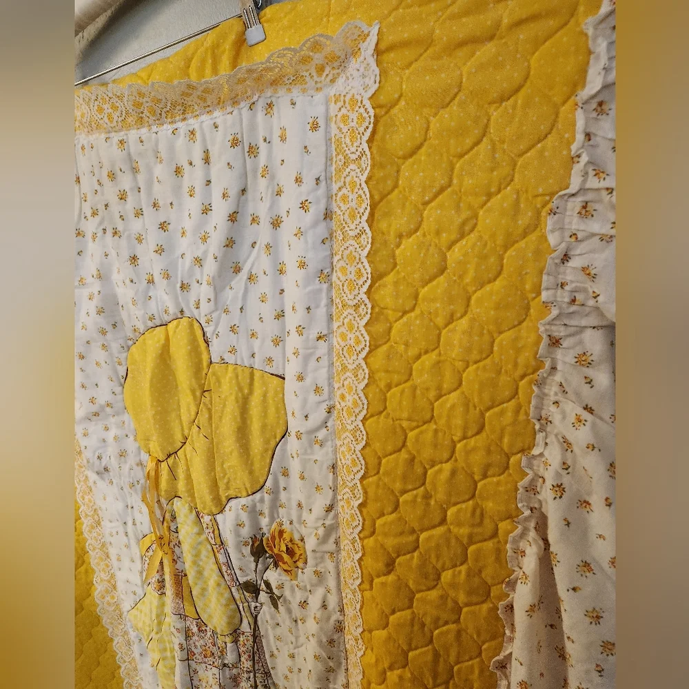 🌼Vintage 1970s Beautiful Yellow Floral Quilt Ruffle Bedspread Twin Holly Hobbie